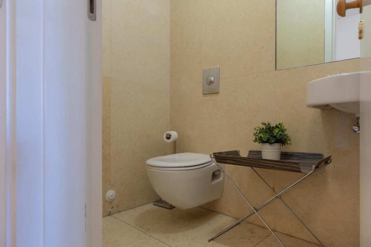 Downtown Apartment Santa Justa Lisbon Exterior photo